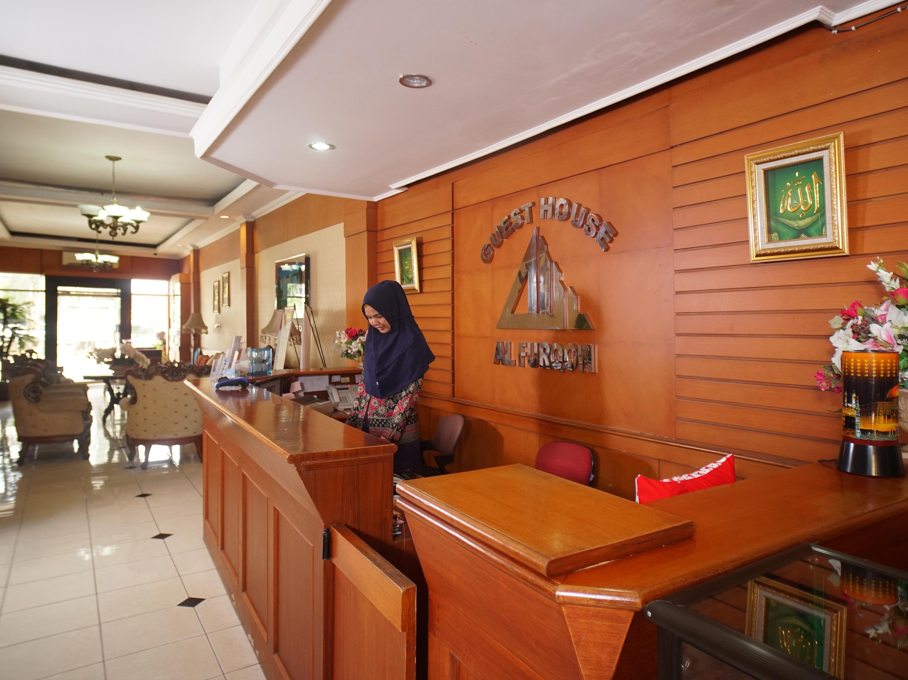 Capital O 142 Hotel Al Furqon Syariah Palembang Luaran gambar