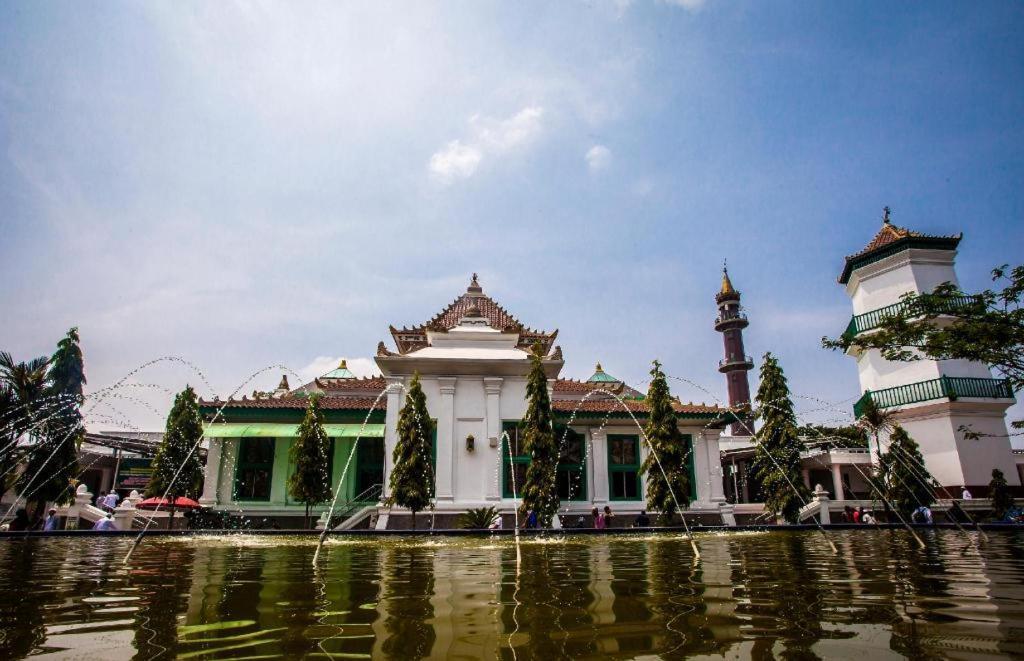 Capital O 142 Hotel Al Furqon Syariah Palembang Luaran gambar